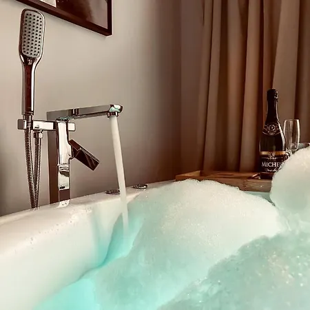 아파트 Premium Jacuzzi For Couples, Old Town 크라쿠프