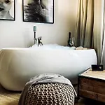 公寓 Premium Jacuzzi For Couples, Old Town