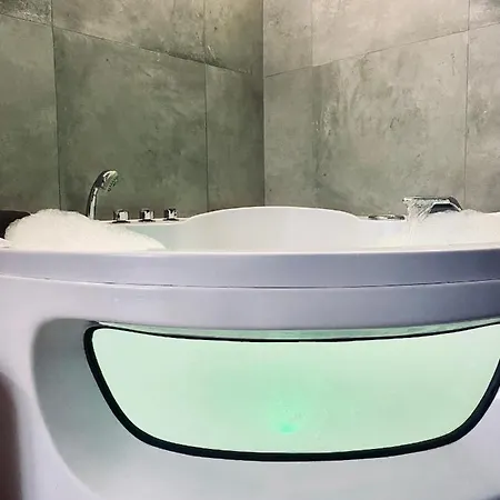 Premium Jacuzzi For Couples, Old Town *