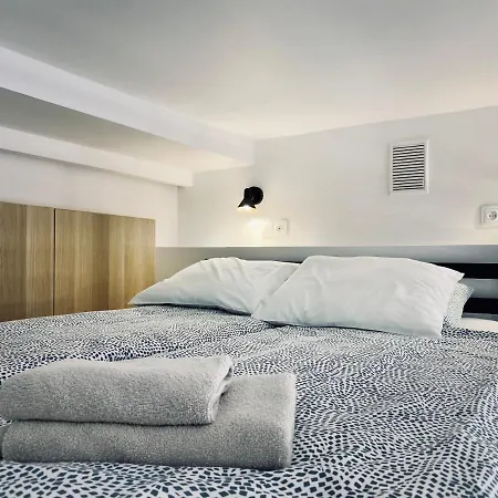 Premium Jacuzzi For Couples, Old Town Apartment *