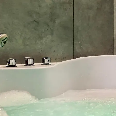 Premium Jacuzzi For Couples, Old Town