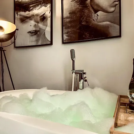 Apartment Premium Jacuzzi For Couples, Old Town