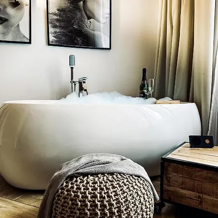 Apartment Premium Jacuzzi For Couples, Old Town