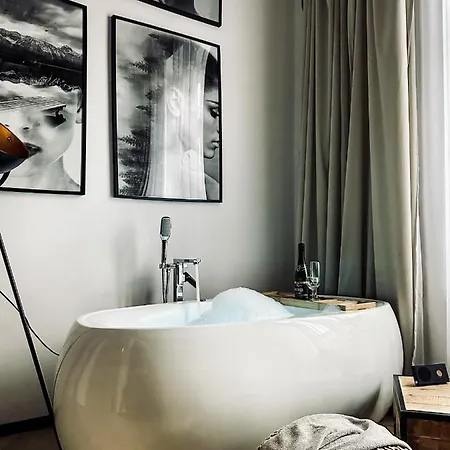 Apartment Premium Jacuzzi For Couples, Old Town