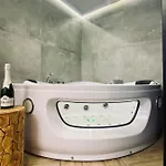 Premium Jacuzzi For Couples, Old Town Apartmán *