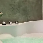 Premium Jacuzzi For Couples, Old Town