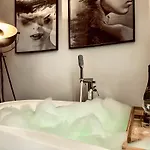 Apartmán Premium Jacuzzi For Couples, Old Town